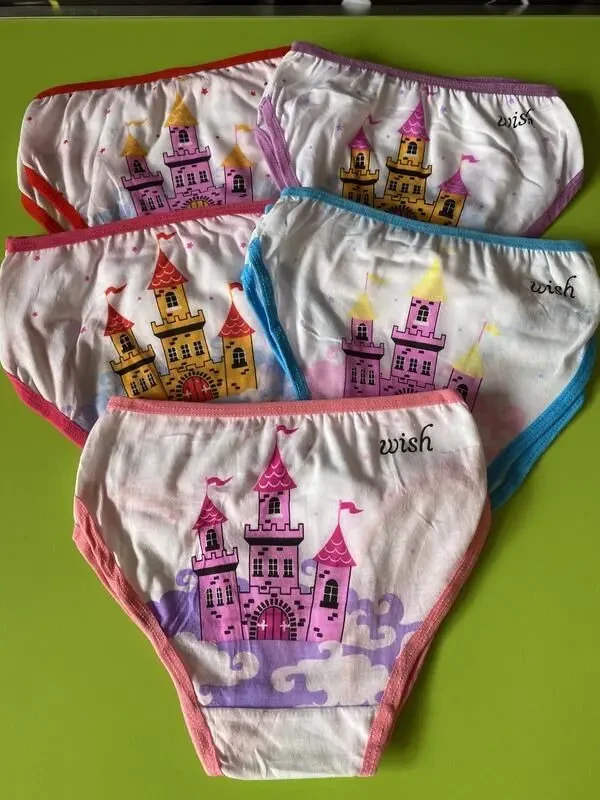 Трусики на дівчинку 8-9 років.