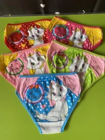 Трусики на дівчинку 10-11 років.