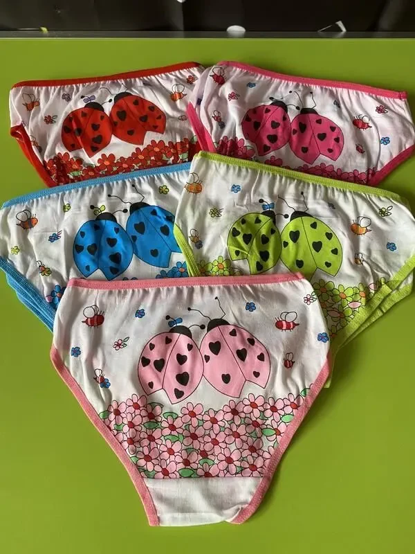 Трусики на дівчинку 10-11 років.