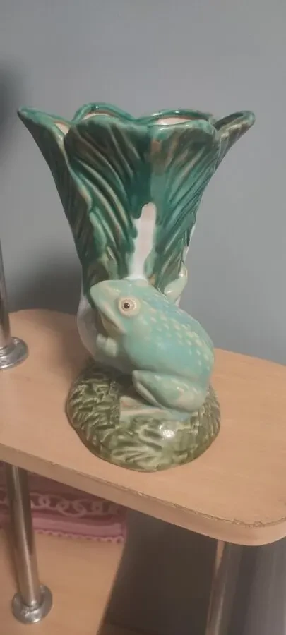 Китайская декоративная ваза с лягушкой