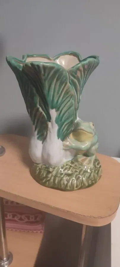 Китайская декоративная ваза с лягушкой 2