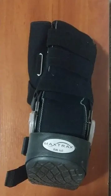 Ортези на коліно MaxTrax ROM Walker та BORT GenuXpress 2