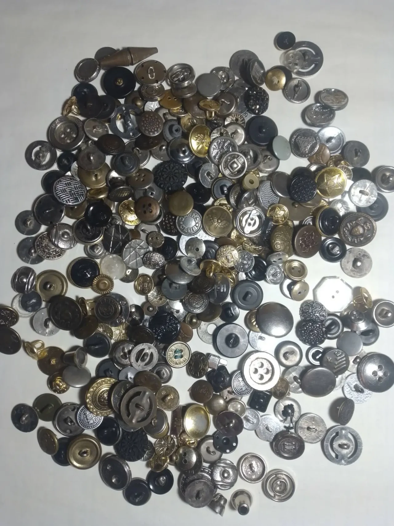Пуговицы золотистые, серебристые, для рукоделия,одежды, металл, 2 кг 3