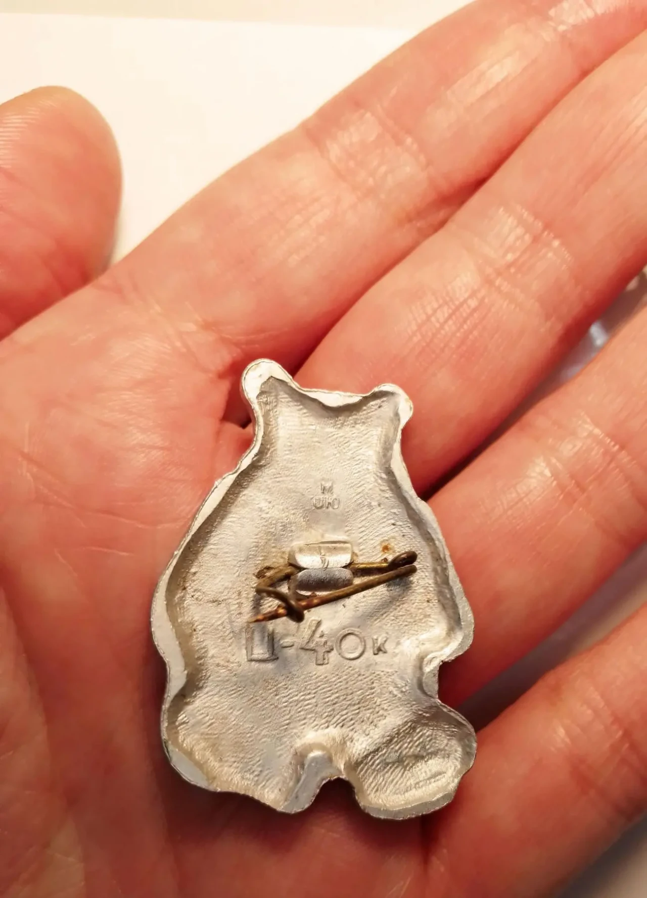 Брошь значок медведь белый и 8 марта ,ретро набор 2 вещи 3