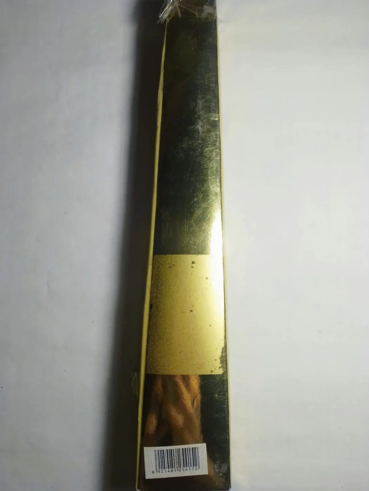 Серебристая витая свечка в подарок 2