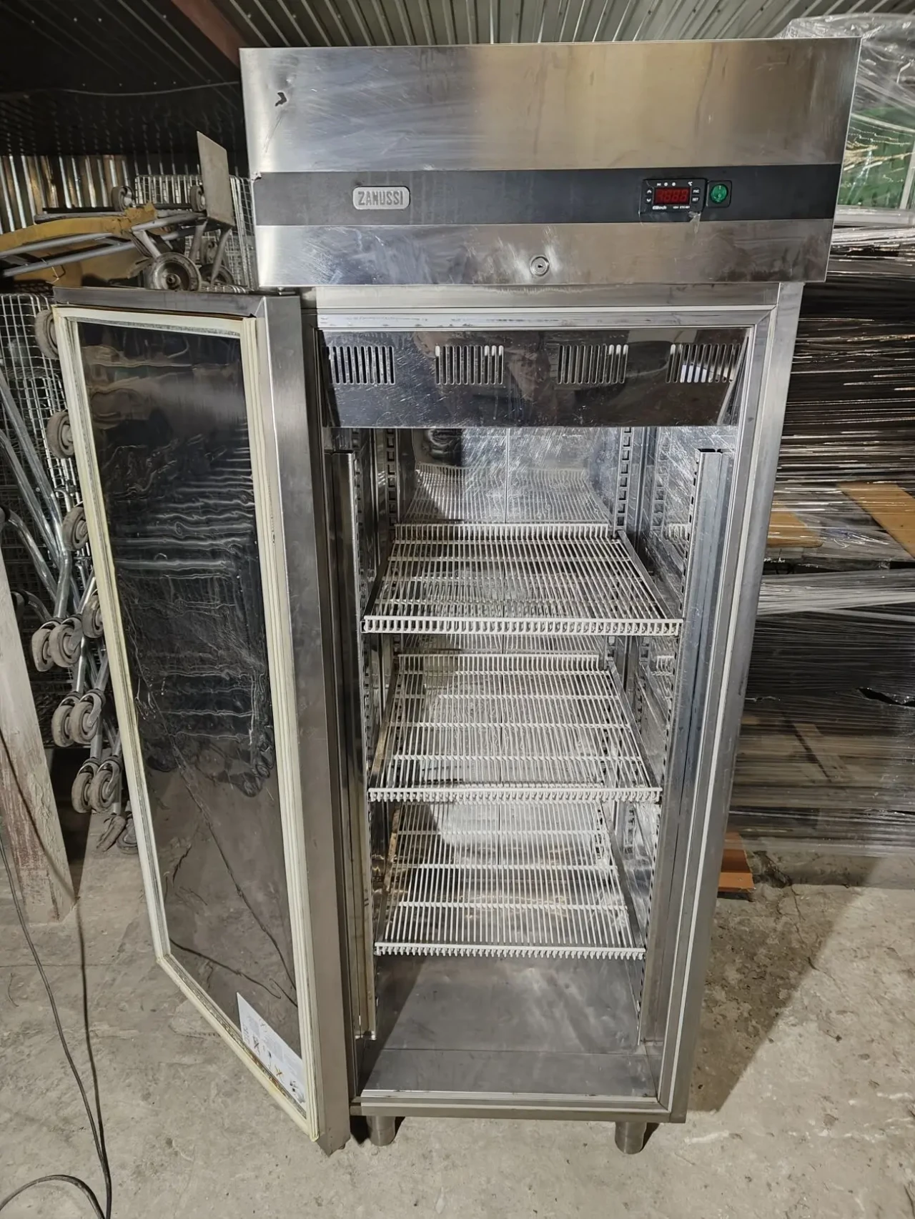 Холодильна шафа Zanussi, холодильна промислова шафа, вітрина хо 2