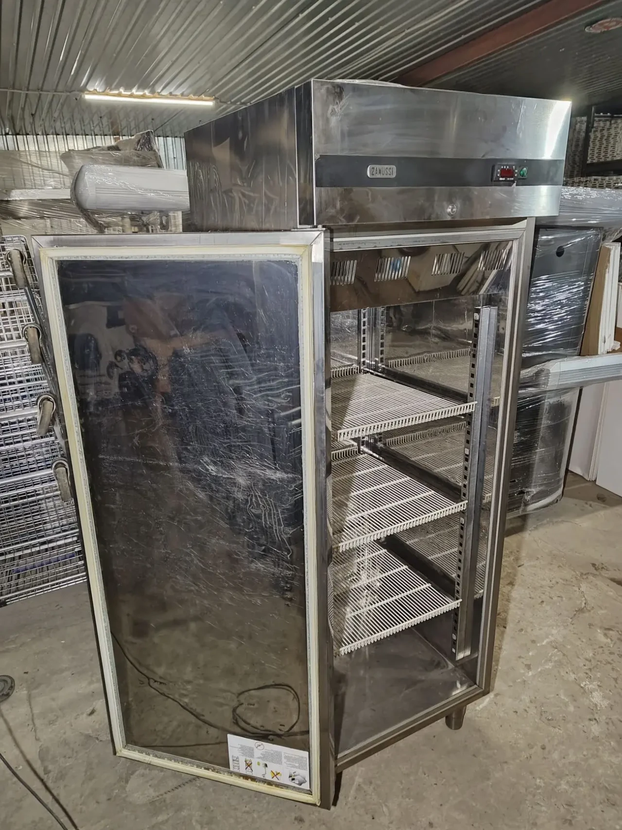 Холодильна шафа Zanussi, холодильна промислова шафа, вітрина хо 3