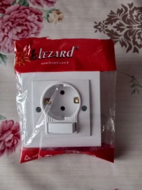 Нова розетка із заземленням та вимикачем, Турція