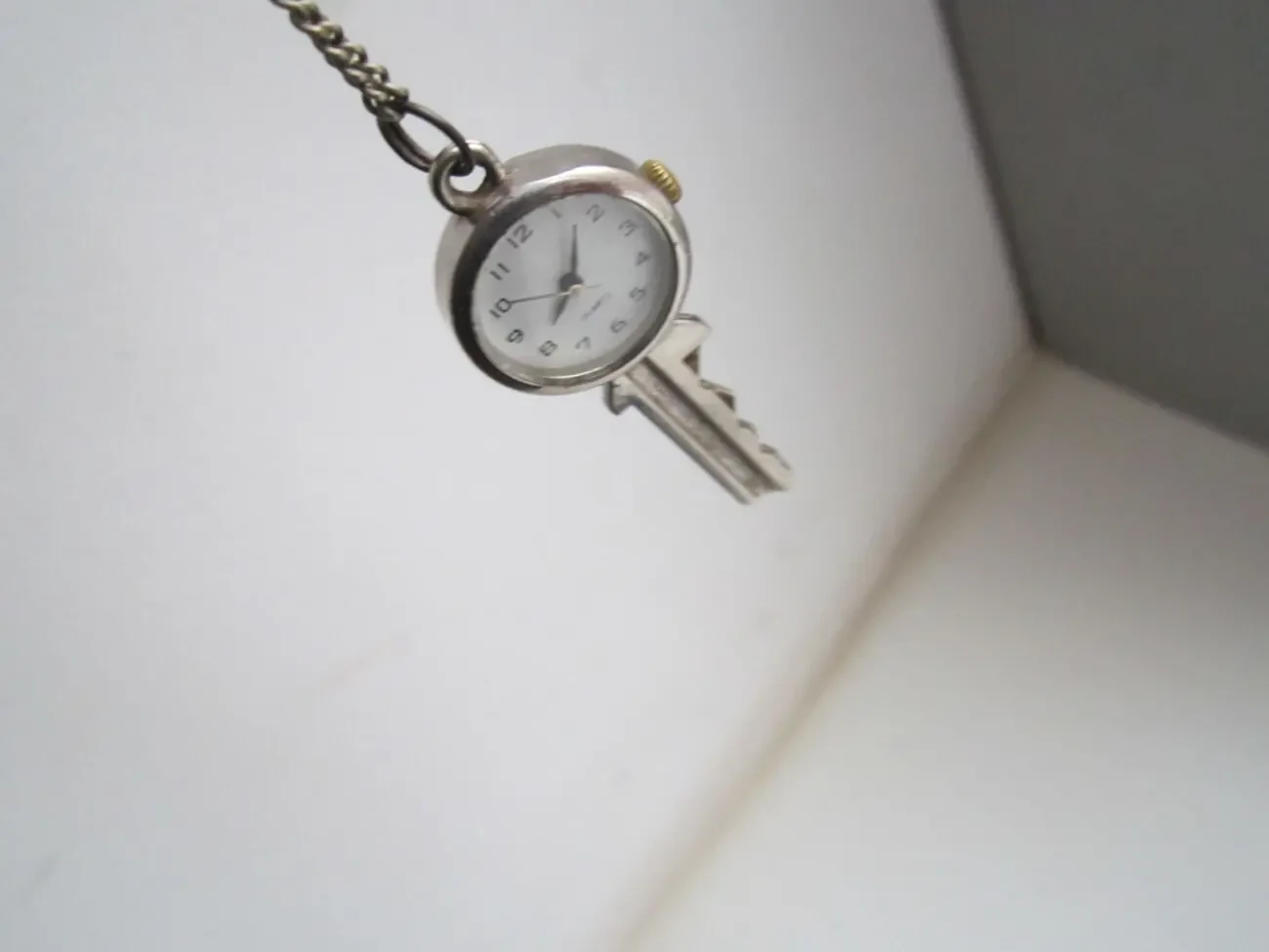 Часы-брелок Ключик Азия. Кварц. 9