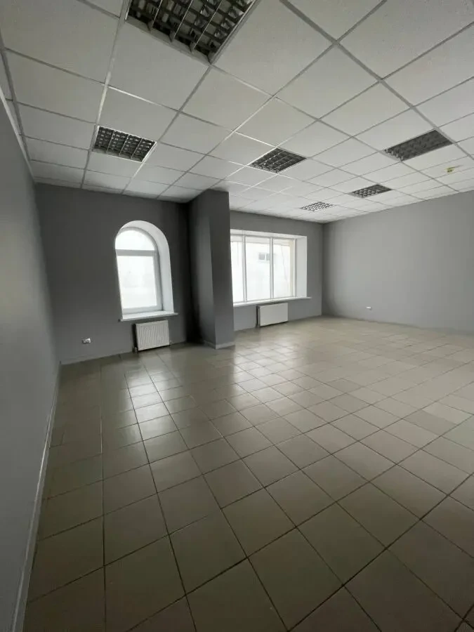 Сдам помещение под офис или услуги ул Боброва, Майдан Озёрный 9