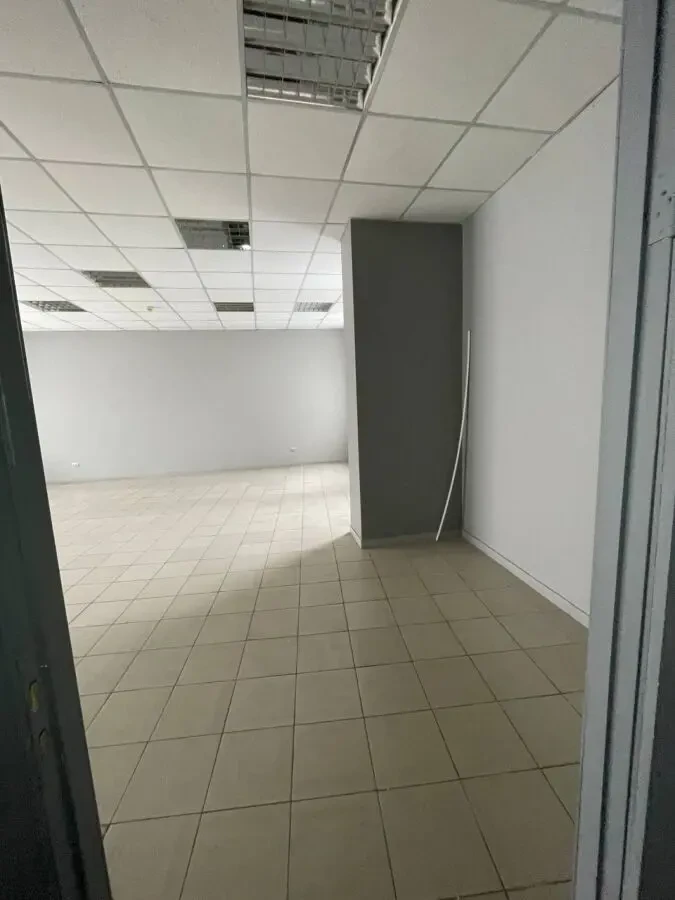 Сдам помещение под офис или услуги ул Боброва, Майдан Озёрный 5