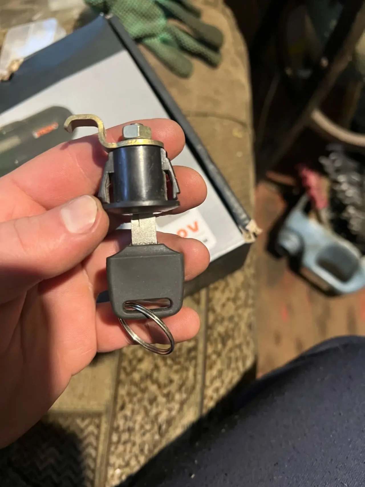 замок лючка бензобака Сузуки летс 2