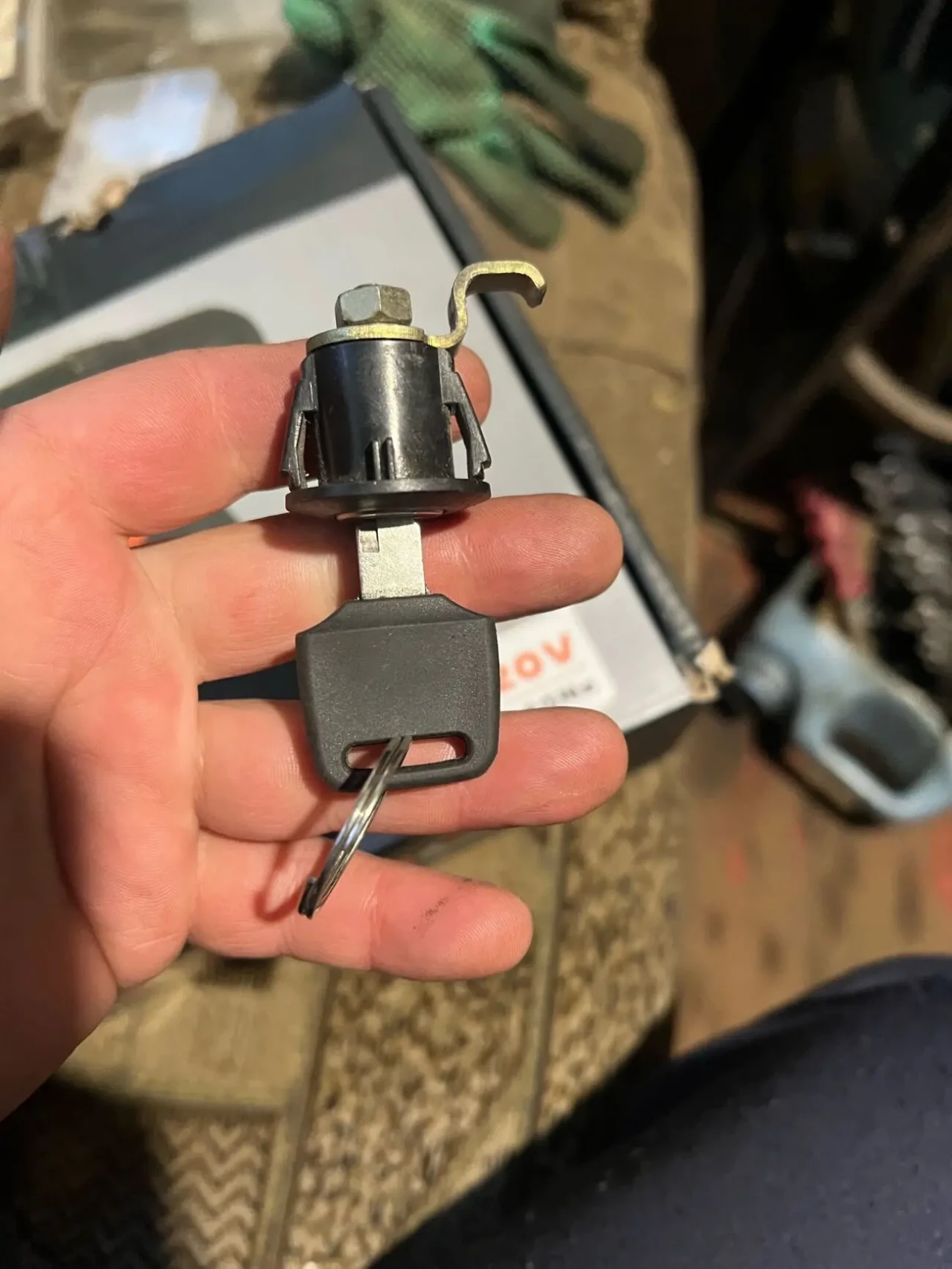 замок лючка бензобака Сузуки летс