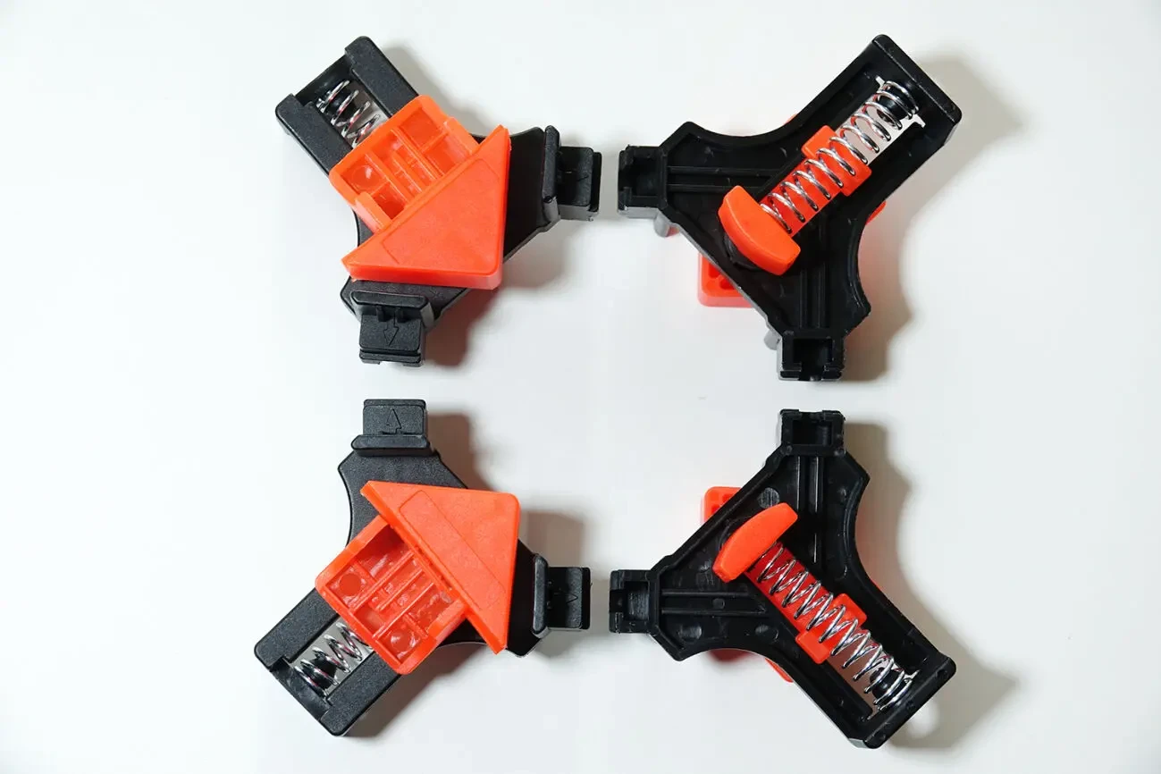 Кутовий затискач, кутова струбцина, для столярних та теслярських робіт 2