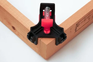 Кутовий затискач, кутова струбцина, для столярних та теслярських робіт