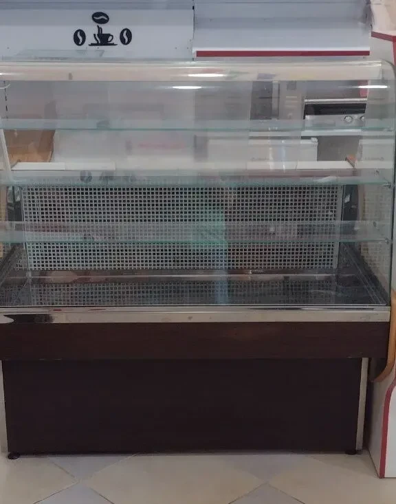 Холодильная кондитерская витрина 3