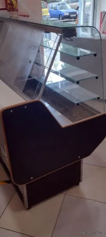 Холодильная кондитерская витрина