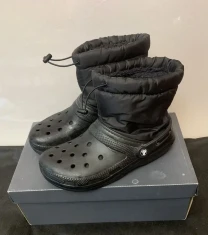 Зимние сапоги дутики CROCS