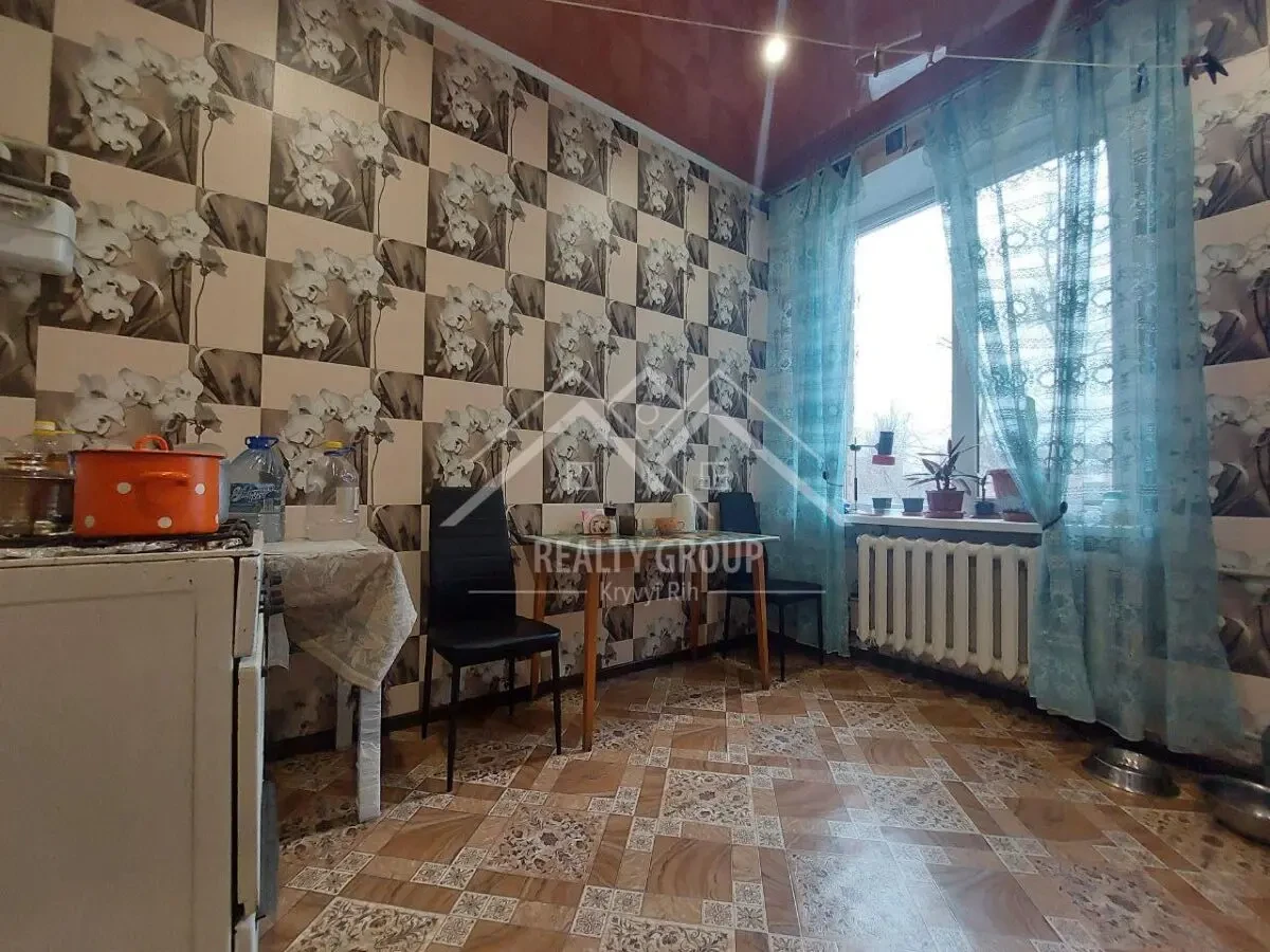 Продаж 3к сталінки у центрі на площі Визволення 6