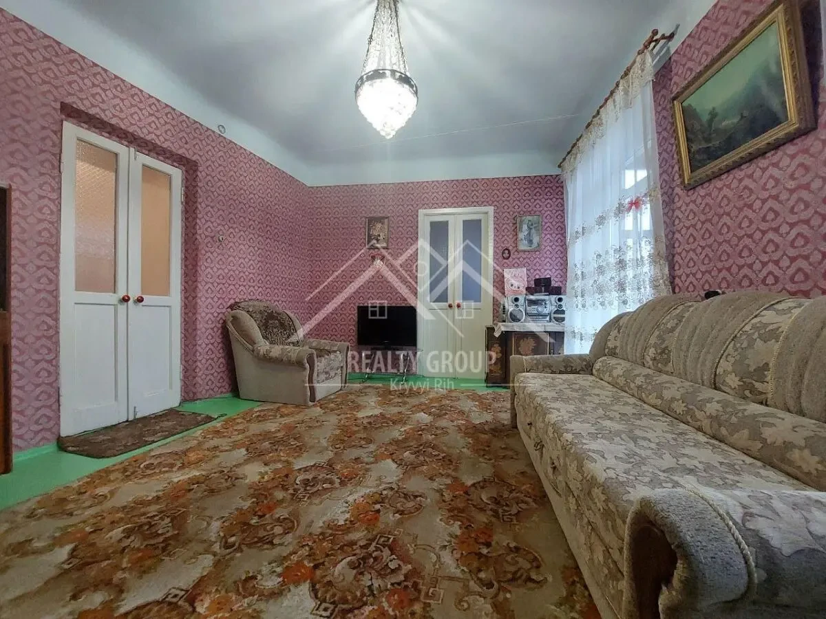 Продаж 3к сталінки у центрі на площі Визволення 2