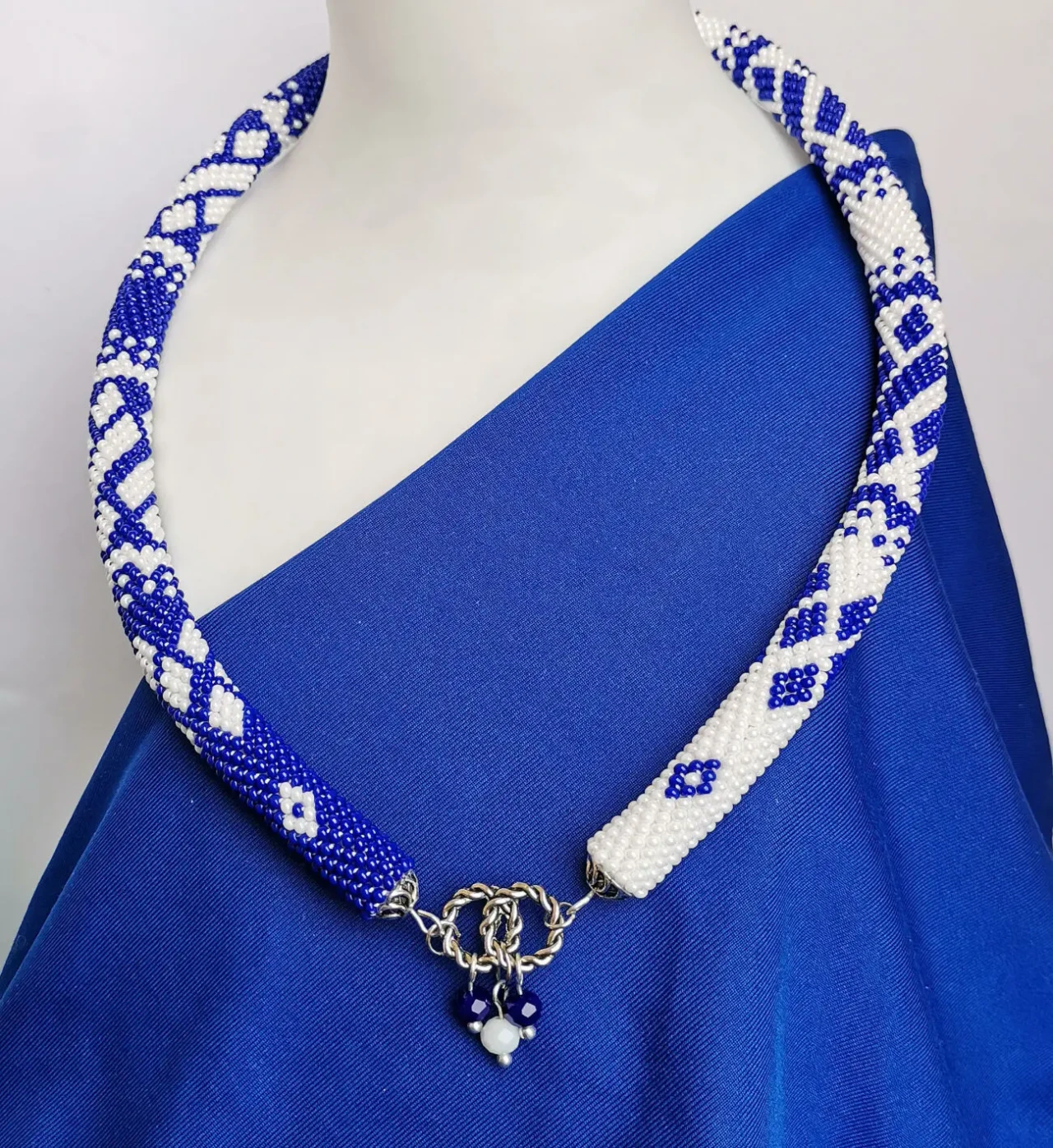 Прикраса із бісеру кольє-джгут Сніжна синява 3
