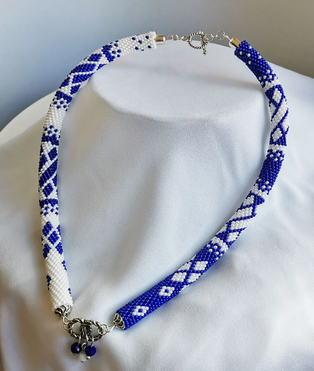 Прикраса із бісеру кольє-джгут Сніжна синява 6