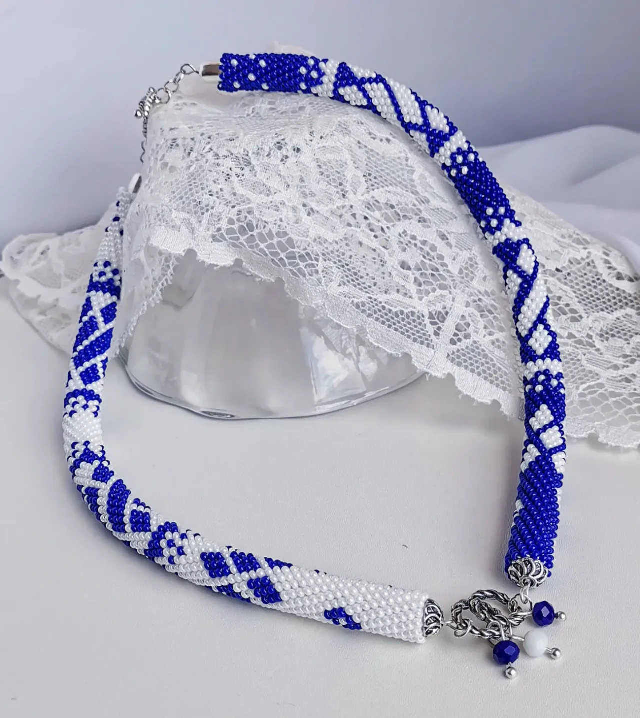 Прикраса із бісеру кольє-джгут Сніжна синява 2