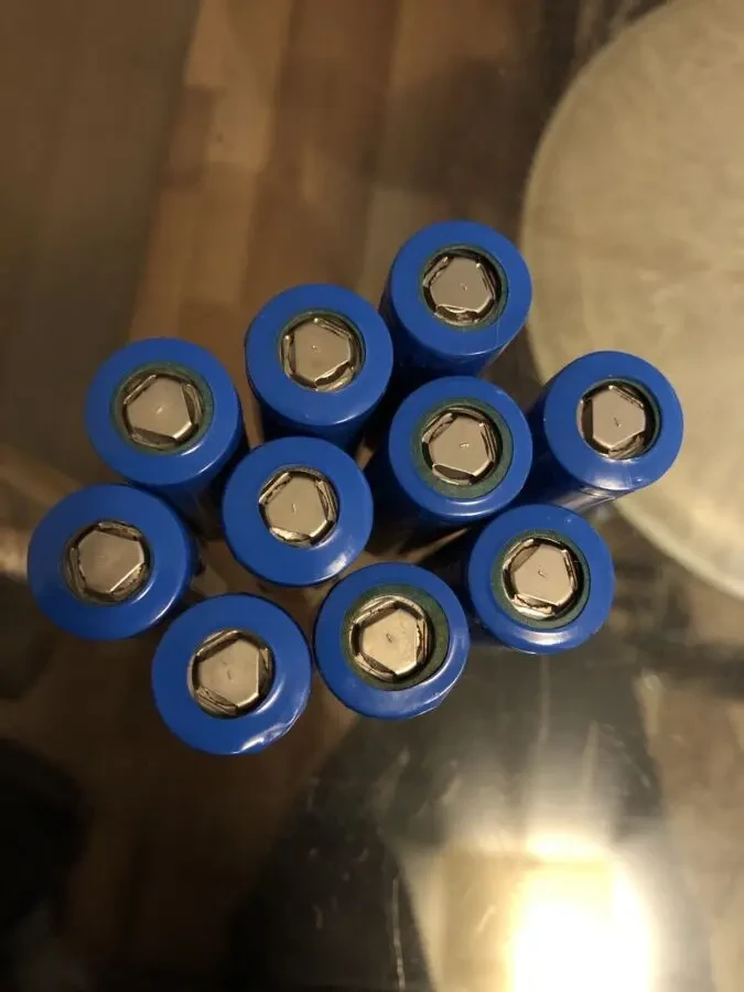 Акумулятори18650 тесла с 2