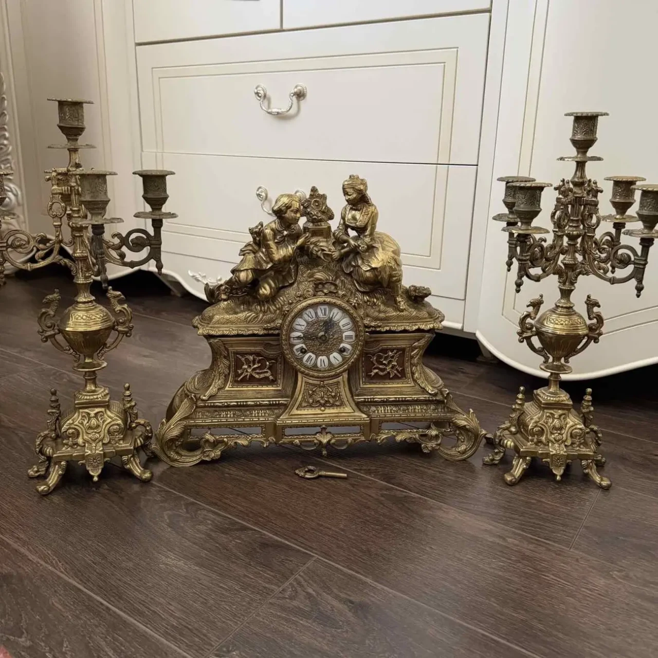 Бронзовий годинник з канделябрами вінтаж є Європи 2