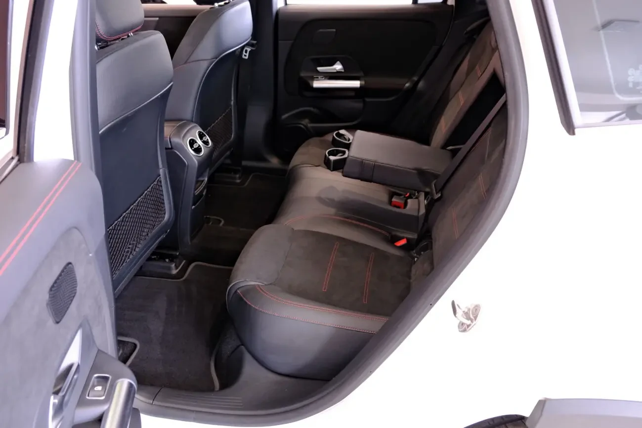 Mercedes-Benz EQA 300 8