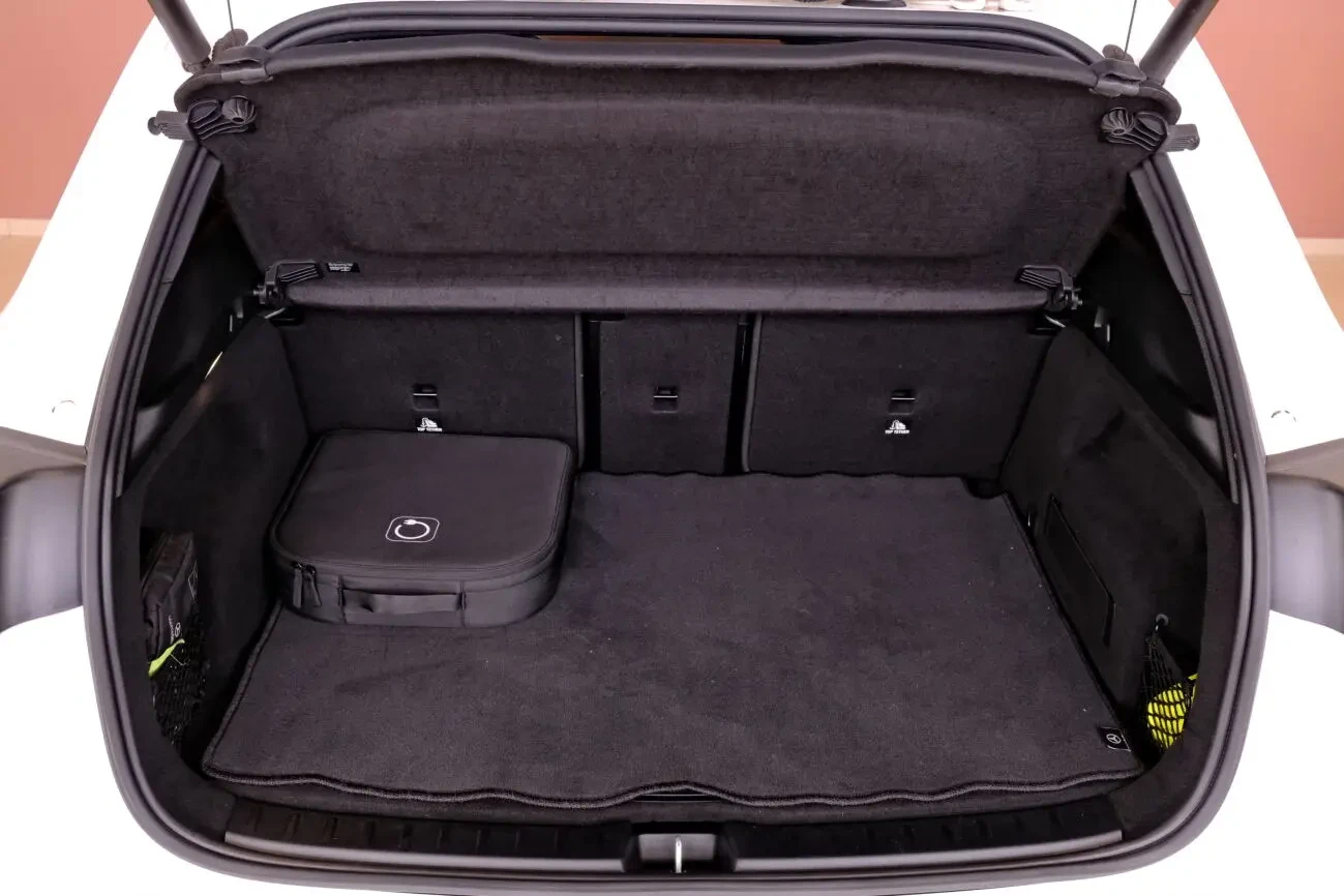 Mercedes-Benz EQA 300 9