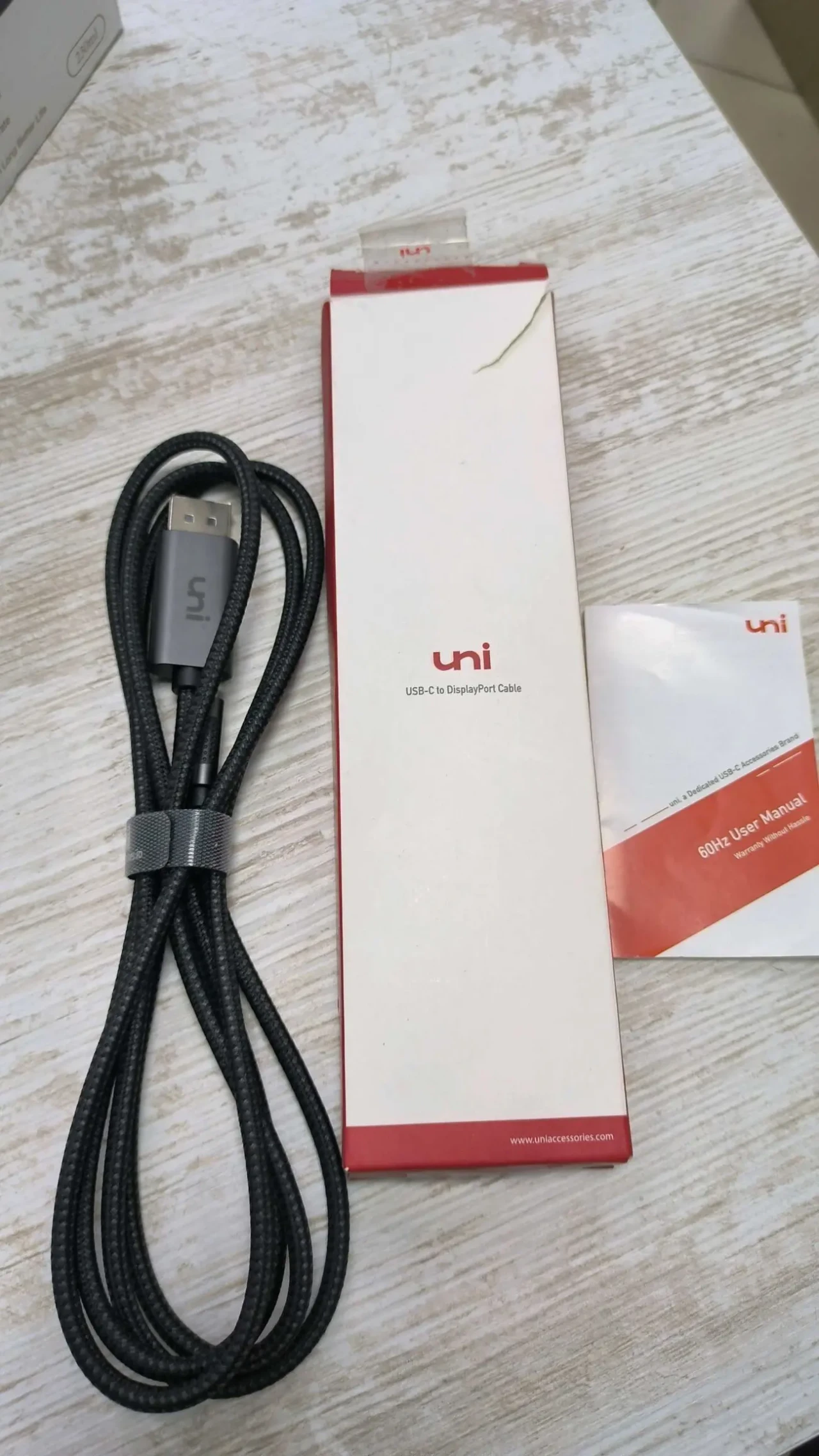 Кабель Uni USB-C на DisplayPort (DP) длиной 1