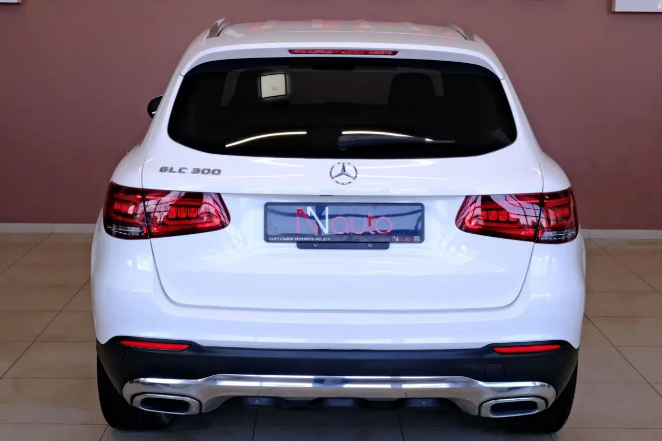 Mercedes-Benz GLC300 6