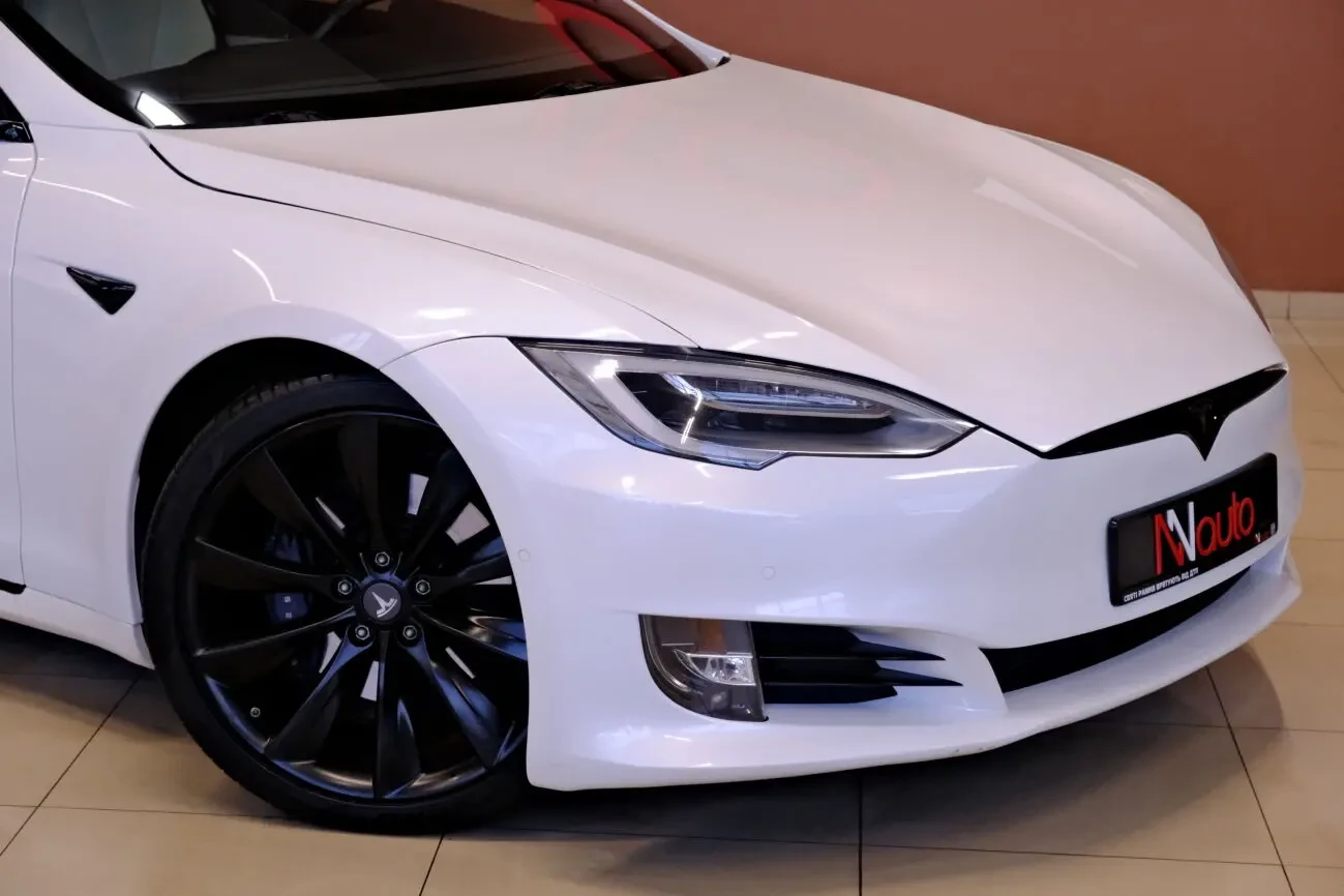 Tesla Model S Long Range Plus 3