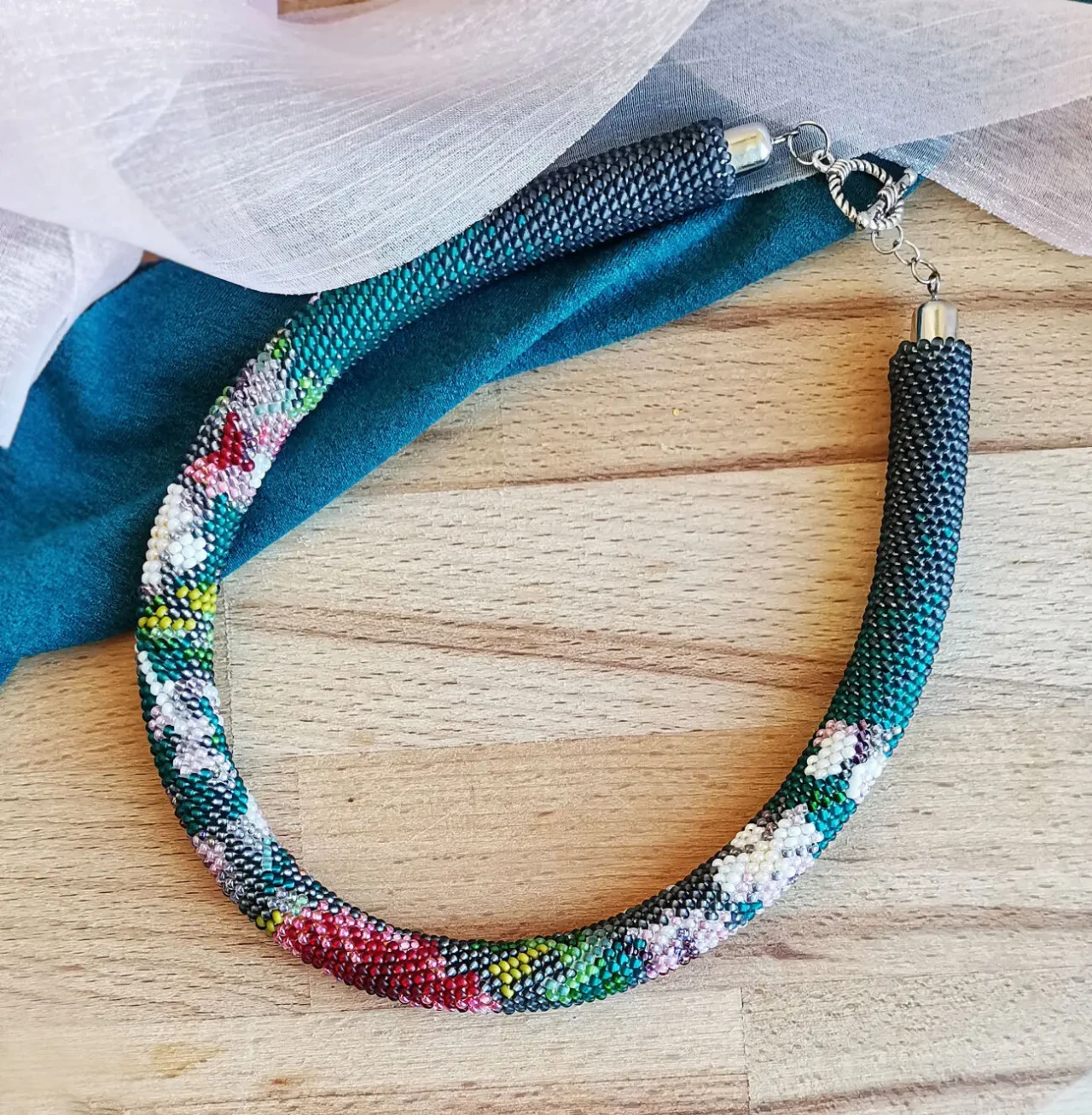 Прикраса із бісеру кольє-джгут Танок півоній 6