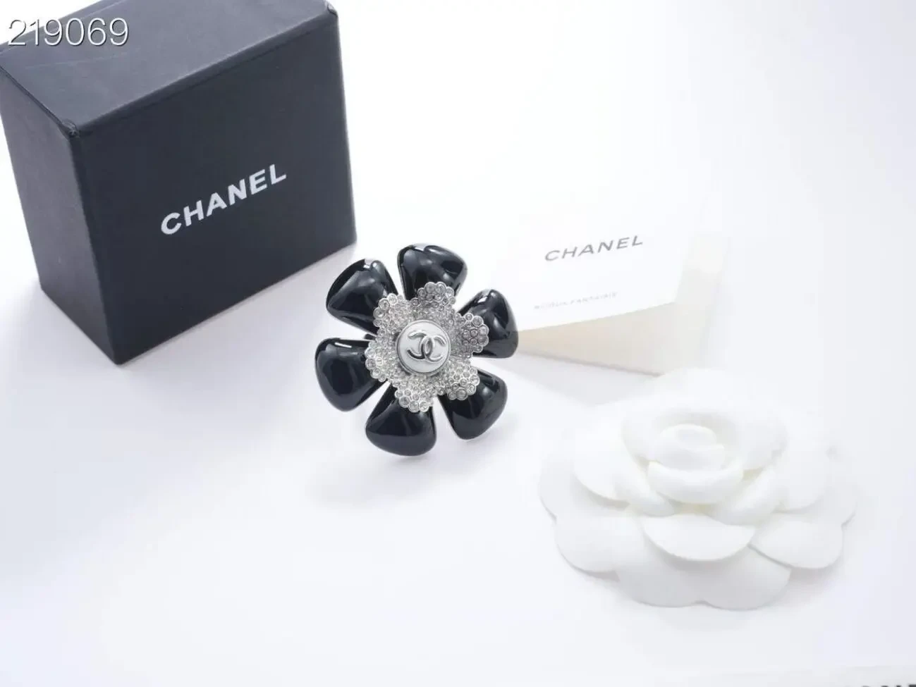 Каблучка/брошка Chanell 6