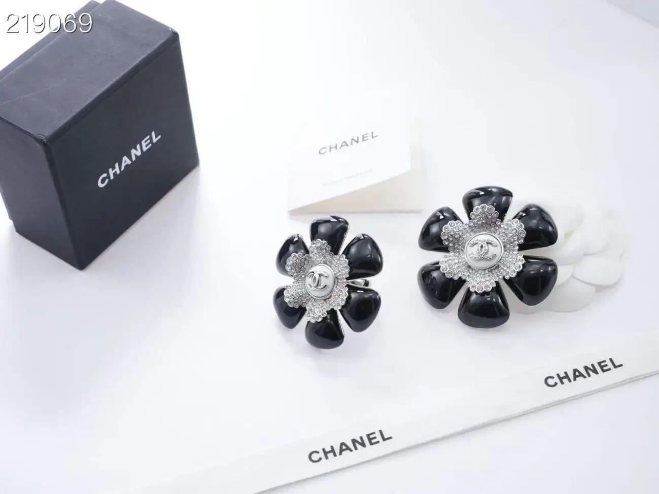 Каблучка/брошка Chanell 5