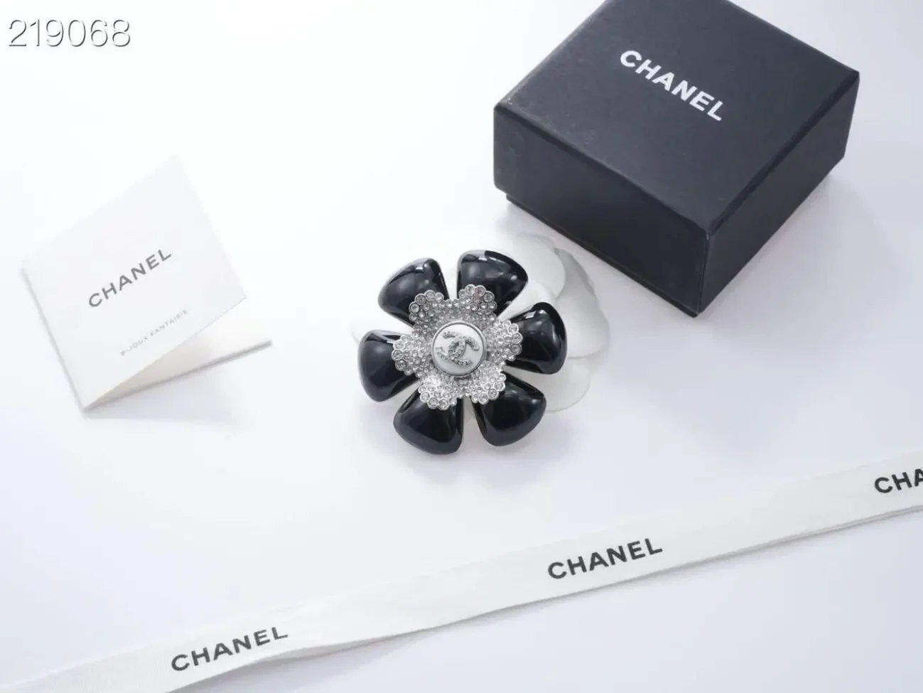 Каблучка/брошка Chanell 8