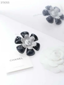Каблучка/брошка Chanell