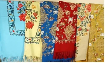 Кашеміровий шарф з вишивкою, палантин