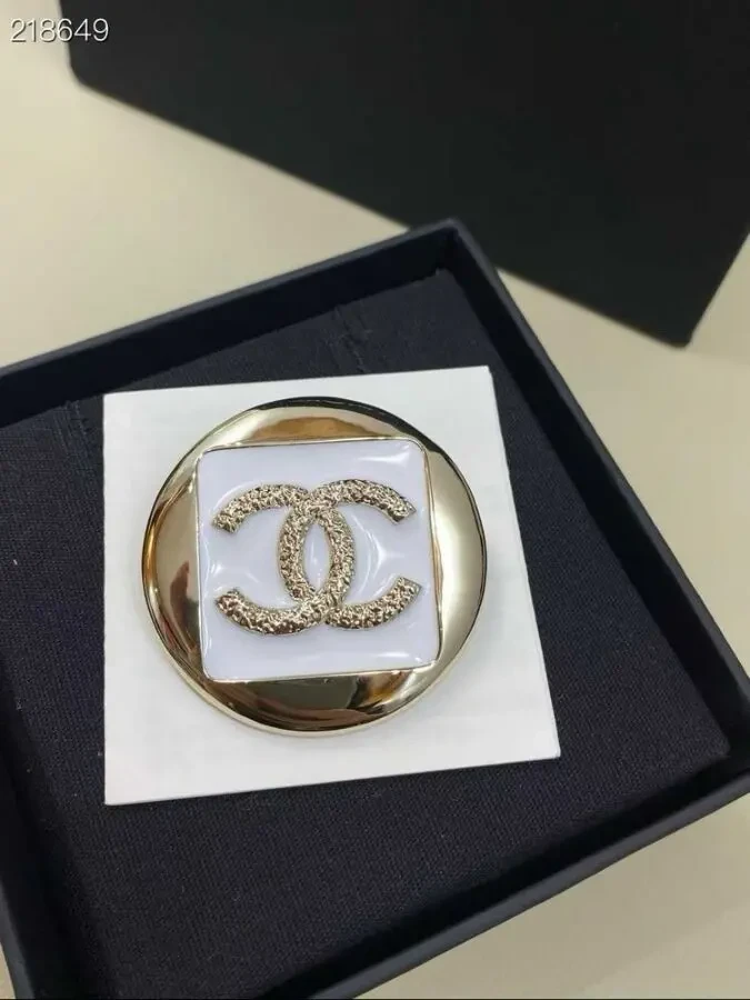 Брошка Chanell