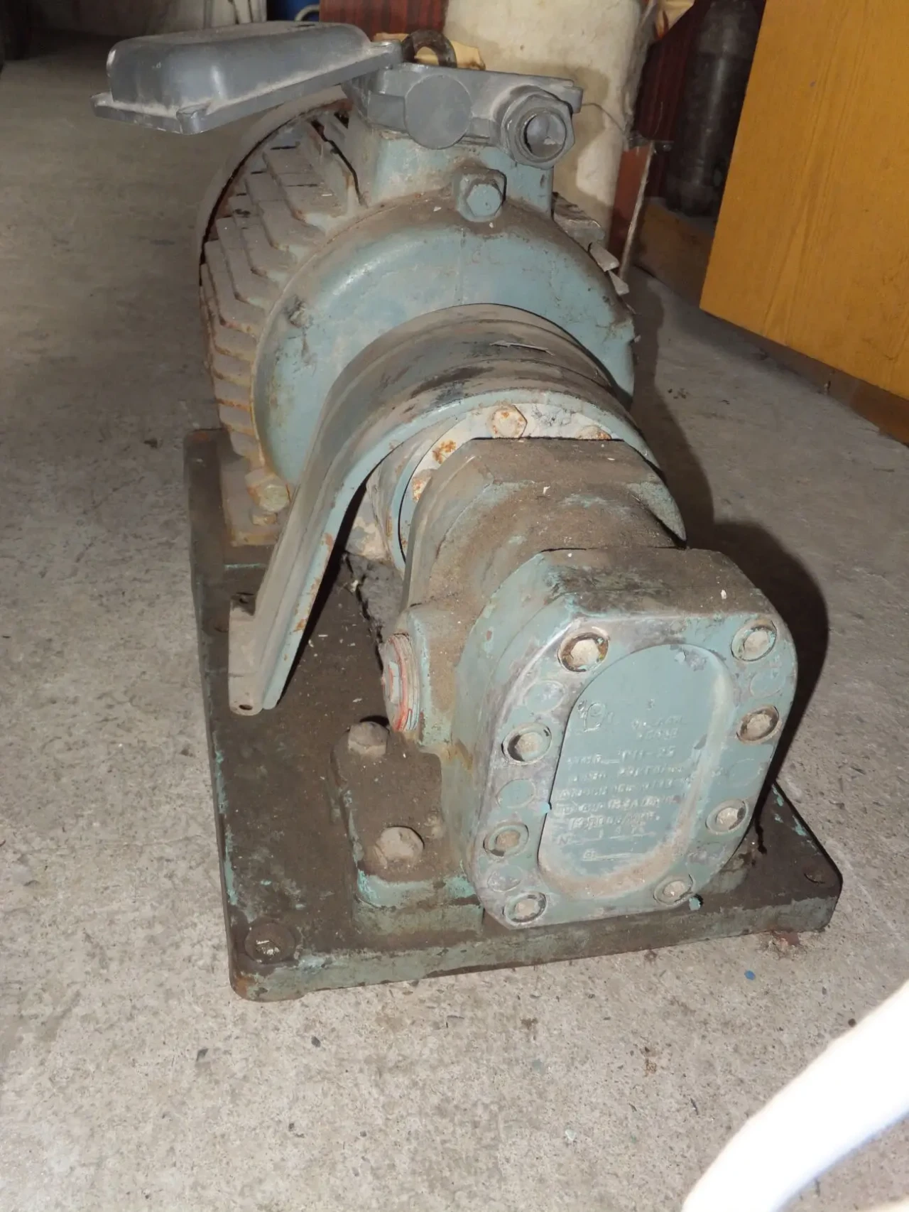 Продам шестеренный насосный агрегат БГ 11-25 2