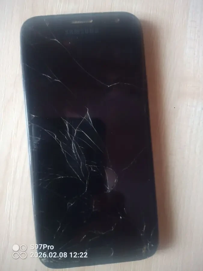 Смартфон Samsung Galaxy J3