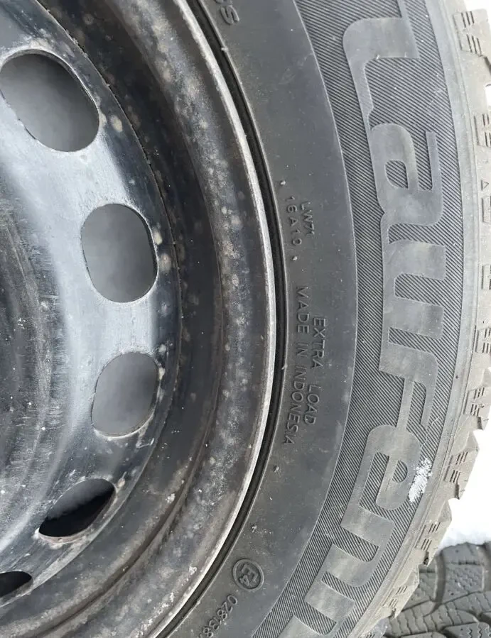 Шини Laufenn з дисками 185/65 R15 92T під шип 4