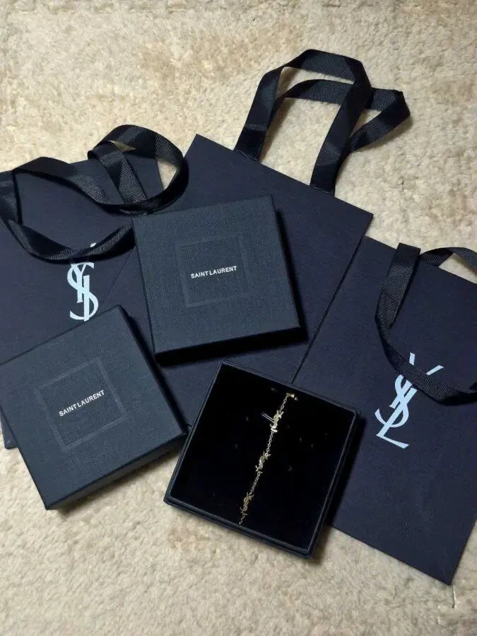 Золотий браслет Saint Laurent