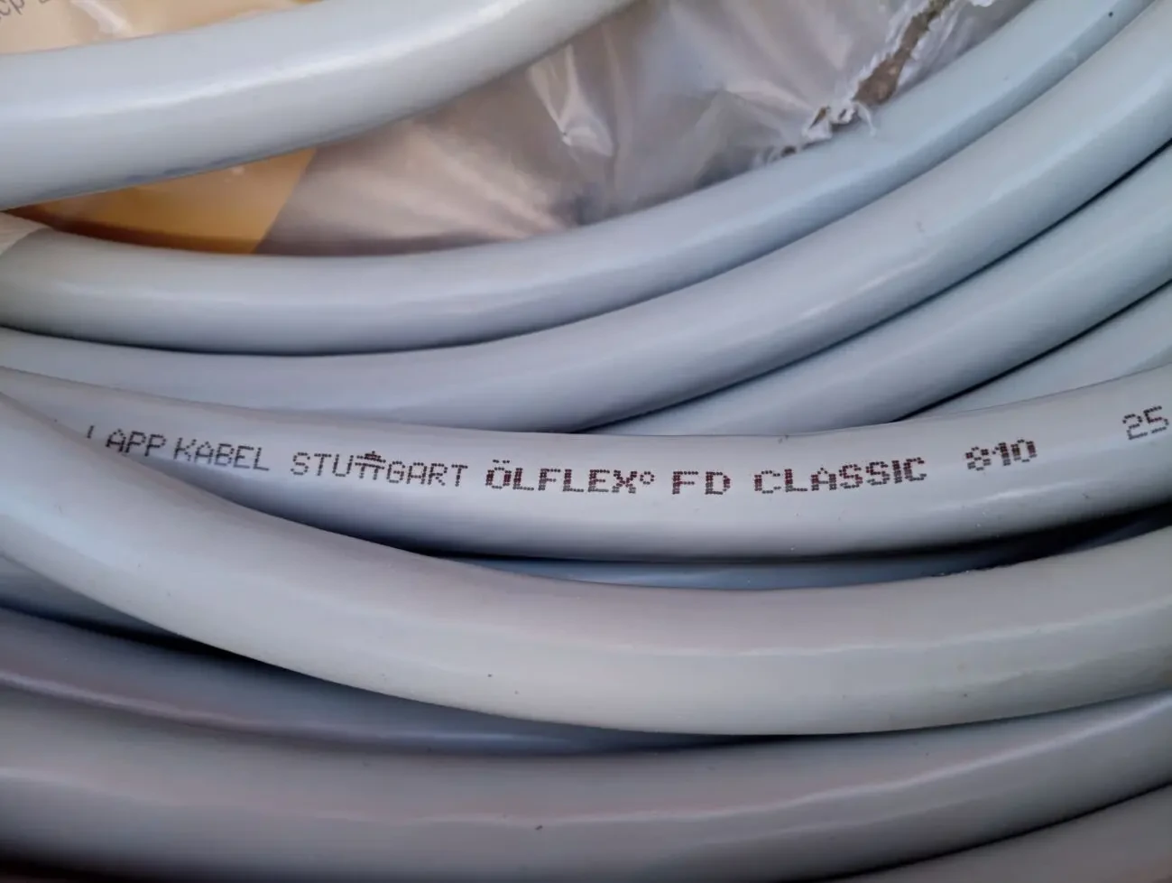Кабель LAPP OLFLEX CLASSIC FD 810 25G1 6