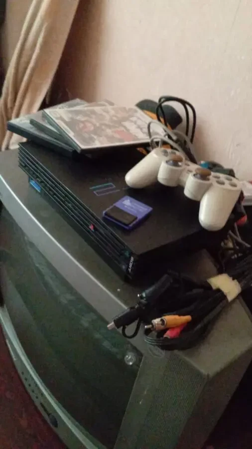 PlayStation 2, 2 джойстики, карта пам,яті, 3 ігри