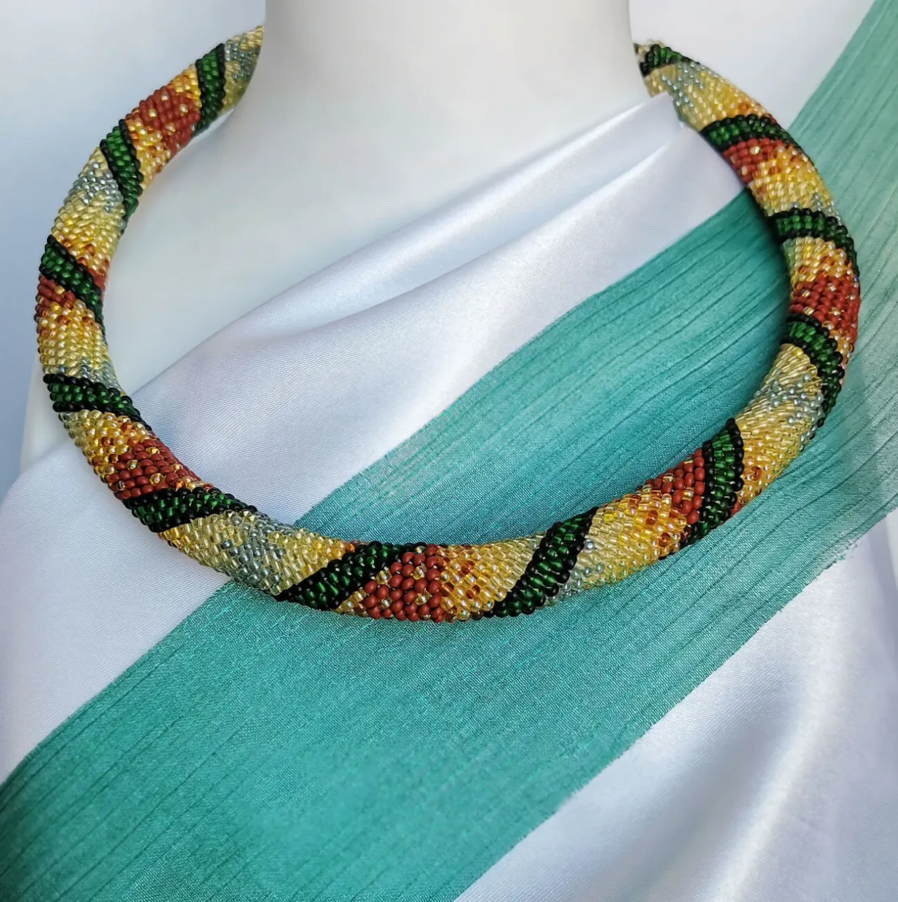 Прикраса із бісеру кольє-джгут Чарівний ліс 5