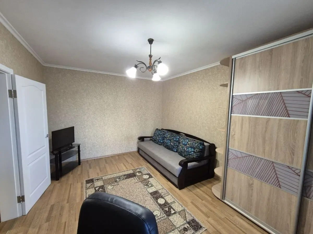 Продам 1 кімнатну квартиру 45 м Лівобережний-3 7