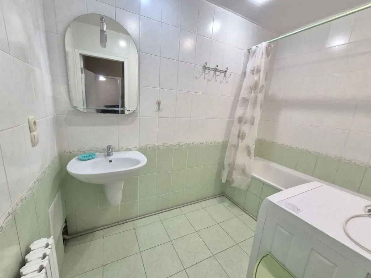 Продам 1 кімнатну квартиру 45 м Лівобережний-3 8